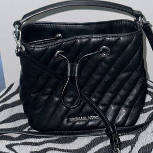 Small quilted Suri bucket